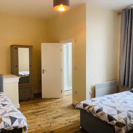 8 Fish Street, Budget City Centre Accomodation Лидс Экстерьер фото
