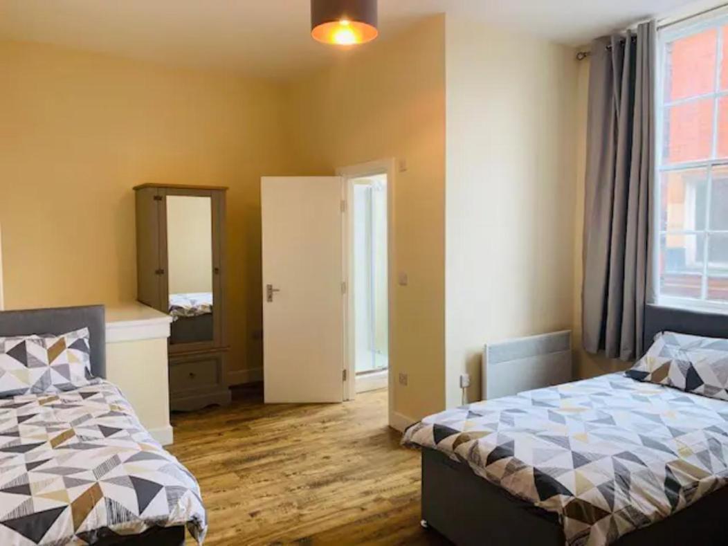 8 Fish Street, Budget City Centre Accomodation Лидс Экстерьер фото